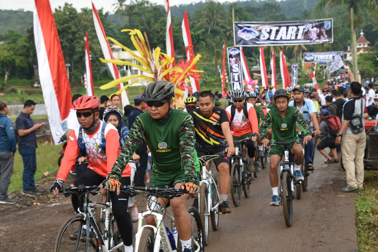 Prajurit Korem 073/Mkt Gowes bersama